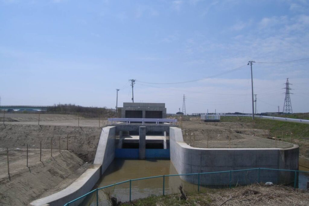 35-1 H20長沼ダム砂原排水機場（土木）工事_river