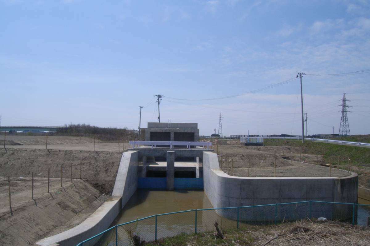 35-1 H20長沼ダム砂原排水機場（土木）工事_river