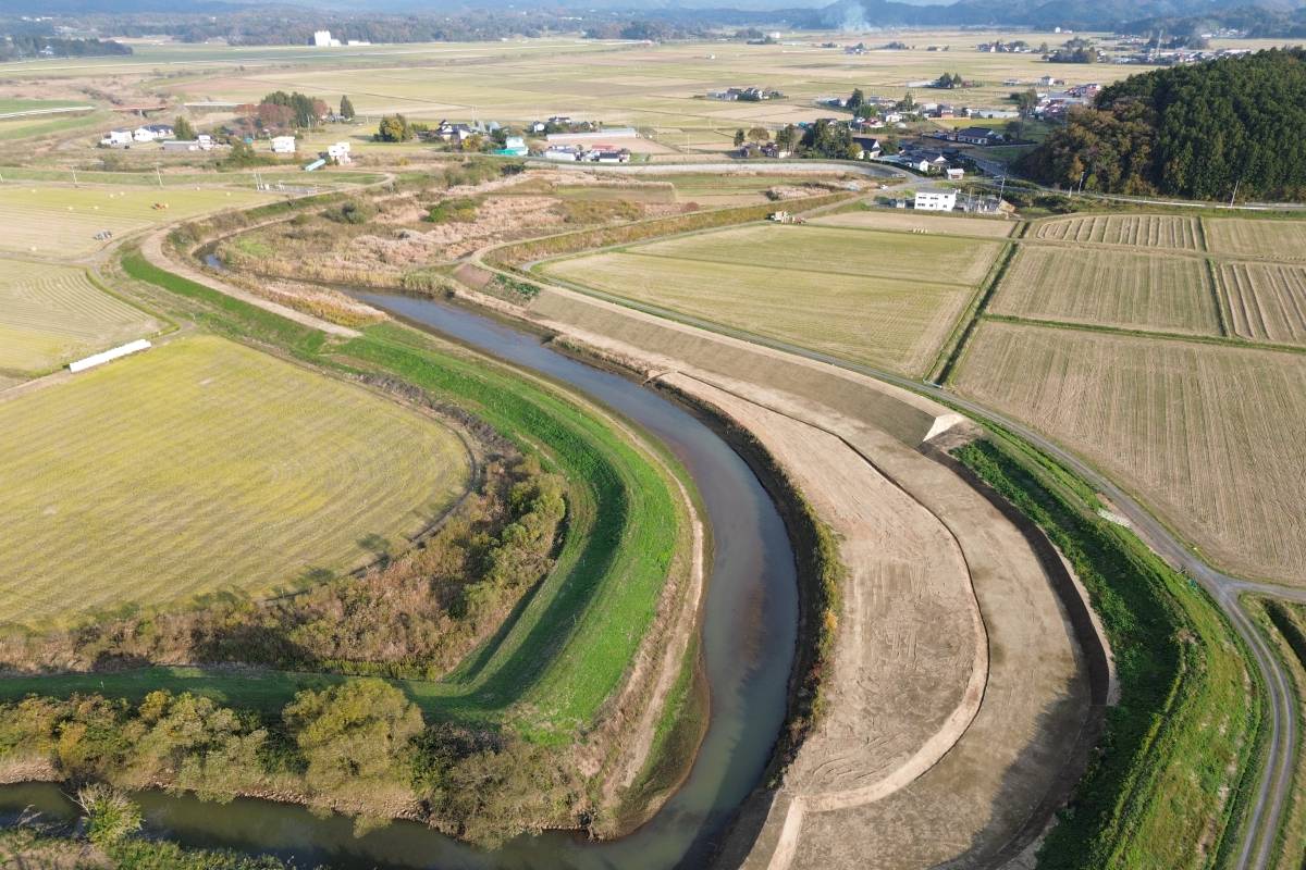 75-1 R5夏川築堤工事_river