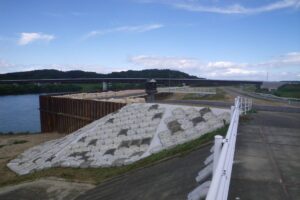 39-1 H23北上川下流鬼橋排水樋管緊急復旧工事_river