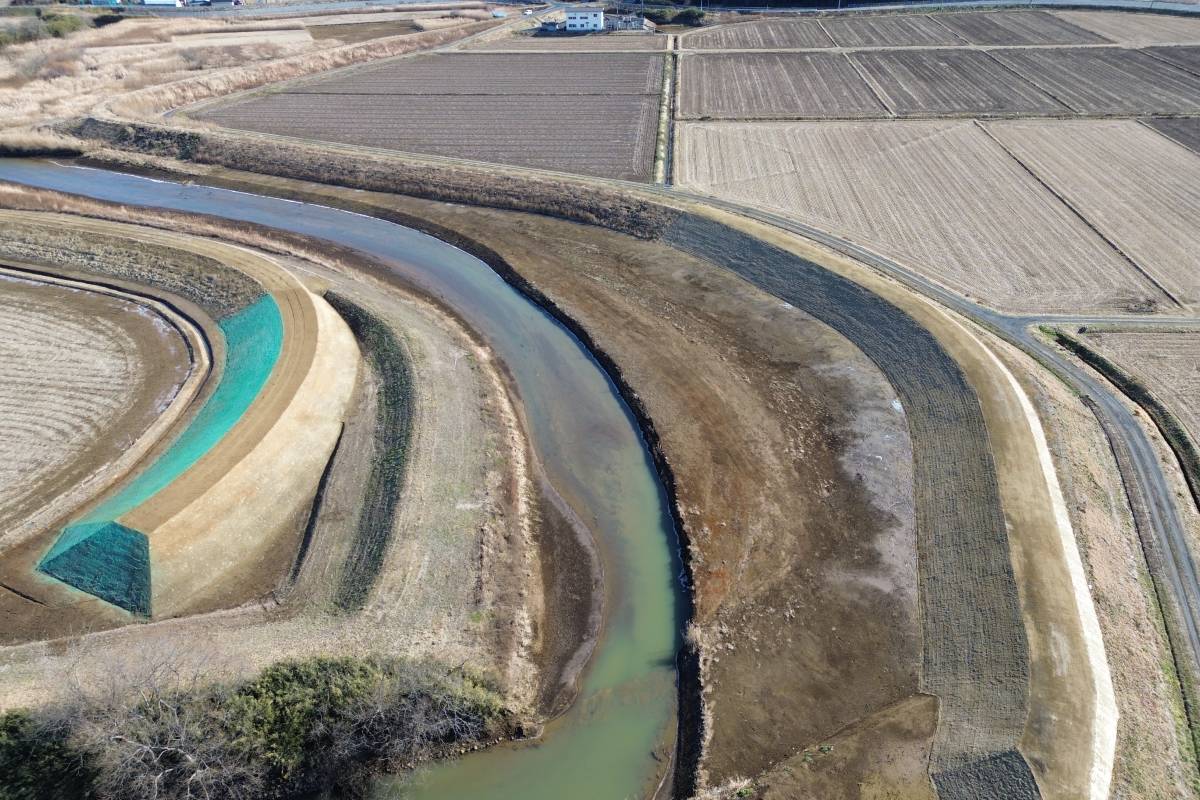 76-1 R6夏川築堤工事_river