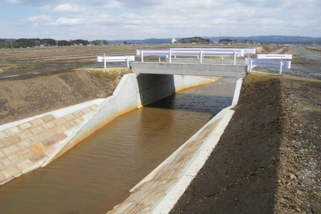 34-1 H21新新田工区外暗渠排水及び用排水路工事_farmland