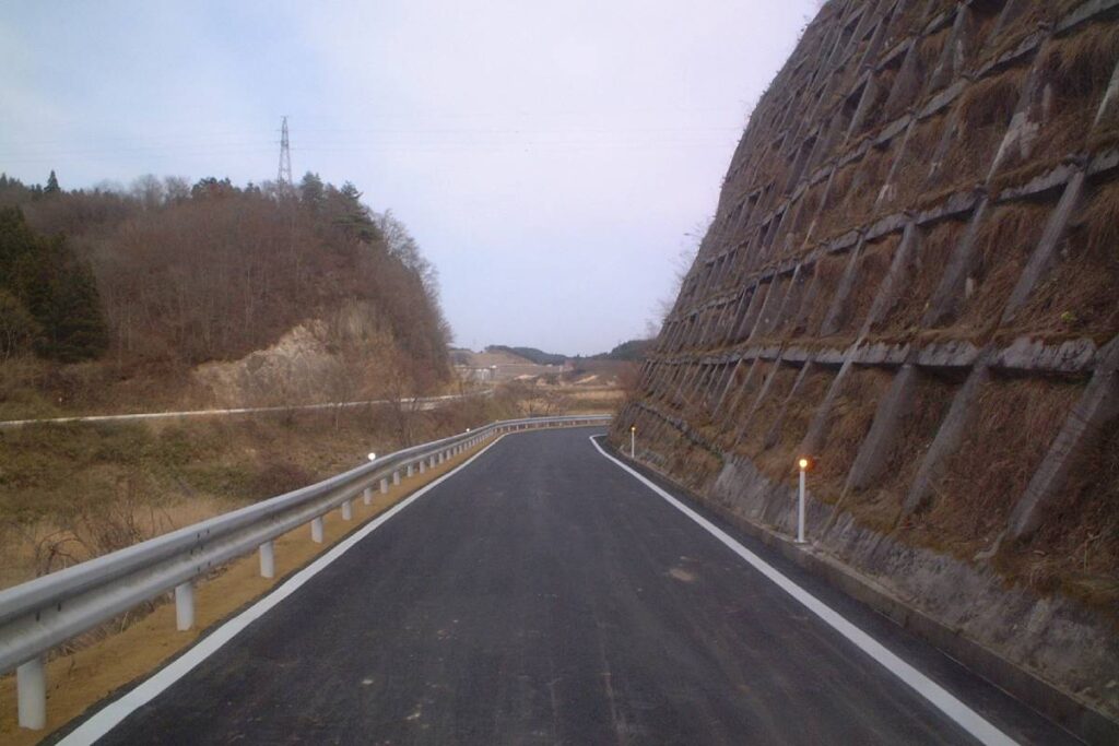 20 H16小田ダム右岸付替道路整備工事_road
