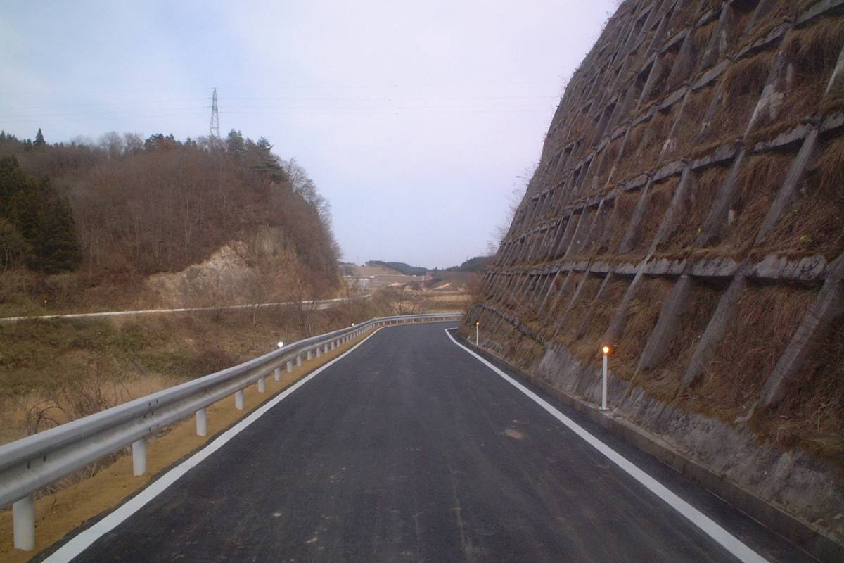 20 H16小田ダム右岸付替道路整備工事_road