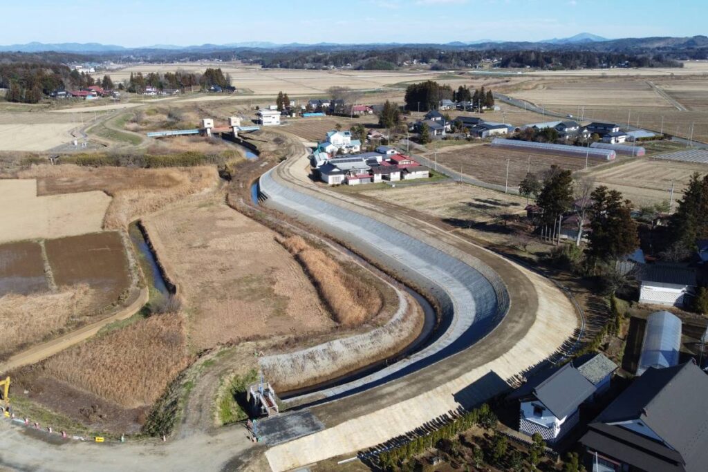 72-1 R3夏川築堤工事_river